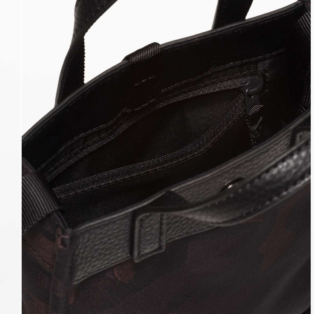 New Lululemon Camo Micro Crossbody Bag - Picture 3 of 5